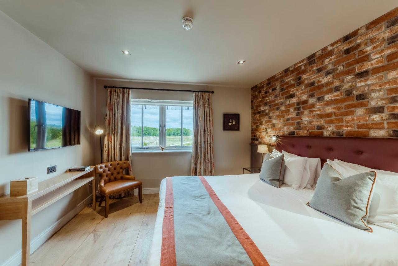 Sandburn Hall Hotel 4*